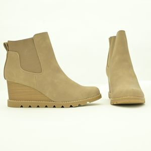 Women's Linda Wedge Chelsea Boots Size 11 by Universal Thread